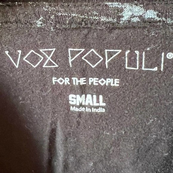 Rare Vox Populi Savage Black Red Roses Graphic size Small - Picture 2 of 3